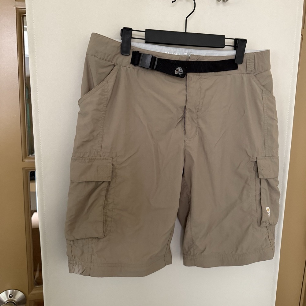 Mountain Hardwear Men's Large Tan Beige Belted Cargo Shorts